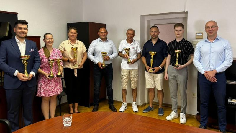 Ők képviselték a legmagasabb szintet! Zalában átadtuk az Év sportolója díjakat a győzteseknek. Nézd meg a galériát, és ismerd meg a tehetségeket, akik kiváló teljesítményükkel kiemelkedtek!