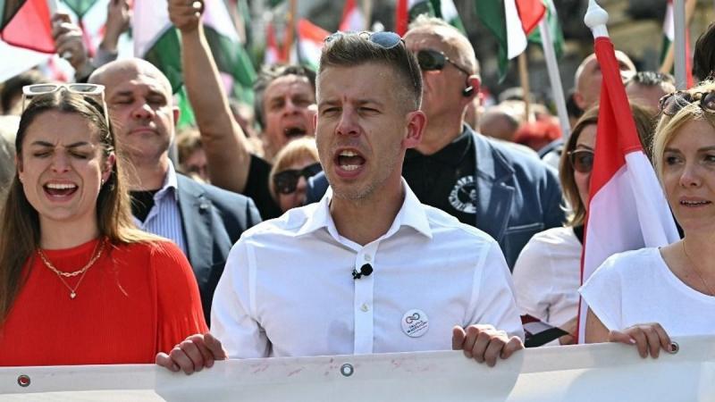 Bayer Zsolt: Csak egy kérdés maradt

Az életünk során számtalan kérdéssel találkozunk, és mindegyik valamilyen formában formálja a gondolkodásunkat és a döntéseinket. Azonban van egy kérdés, ami kiemelkedik a többi közül, és amely a legmélyebb rétegeinket