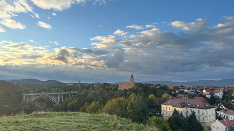 Hűvös reggel, ragyogó délután – így telik a vasárnapod!
