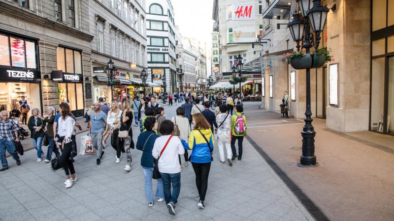 Fedezd fel a világ legexkluzívabb luxusutcáit, ahol a csillogás és a prémium életstílus találkozik – és nem mellesleg, Budapest is a rangos élen szerepel!