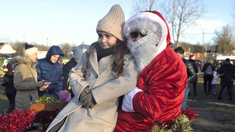 SZON - Komoly bajban a Mikulás: kénytelen volt új szánra váltani.