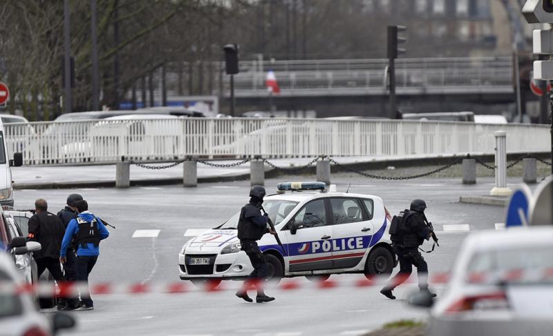 A Charlie Hebdo bátor maradt, de a világ egyre inkább gyáva.