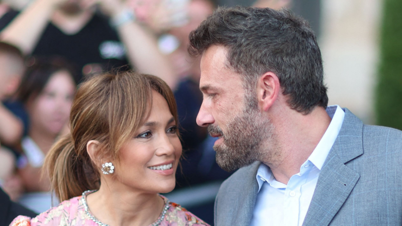 Jennifer Lopez és Ben Affleck válásának részletei napvilágot láttak, és ezzel együtt kiderült, hogy a népszerű énekesnő új névvel léphet a közönség elé. A Metropol friss hírei szerint a sztárpár kapcsolatának bonyodalmai izgalmas fordulatokat tartogatnak.