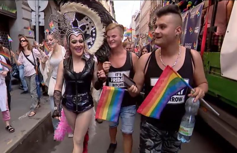 Magyar Péter is kifejezte támogatását a Pride felvonulás iránt, és ennek kapcsán egy videó is készült. Az esemény fontosságát hangsúlyozva, Péter kiemelte, hogy a sokszínűség ünneplése és az egyenjogúság melletti kiállás elengedhetetlen a társadalmi fejlő