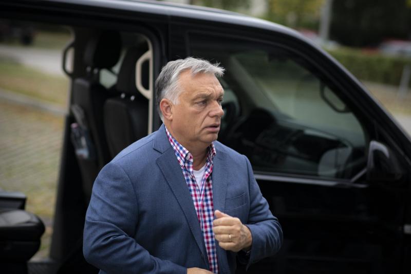 Orbán Viktor: Kíváncsi vagyok, hogy mitől tekinthető ésszerűnek a francia és a háborúpárti álláspont. Milyen érvek állnak mögötte, amelyek alátámasztják ezeket a nézeteket?