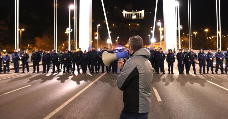 Autokrácia vár ránk az Egyesült Államokban? A New Yorker újságírója Magyarországra látogatott, hogy felfedezze, milyen leckéket tanulhat Trump Orbántól.