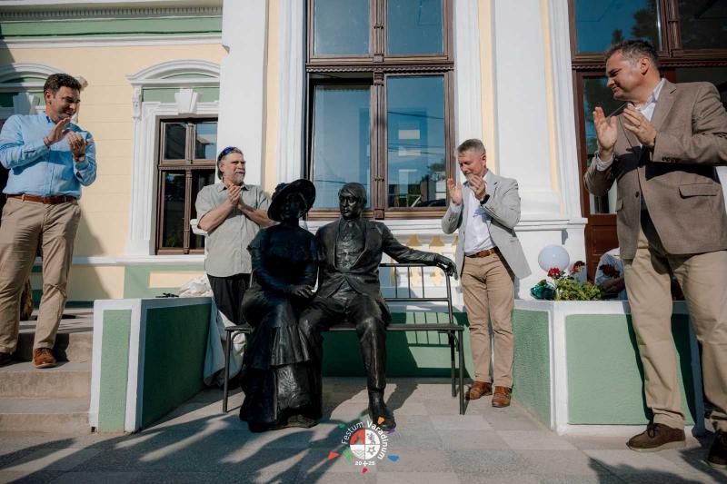 Nagyváradon ünnepélyes keretek között leplezték le Ady Endre és Léda szobrát, amely a költő és múzsája iránti tiszteletet hirdeti. Az esemény méltó emléket állít a magyar irodalom e két kiemelkedő alakjának, akiknek kapcsolata számos vers és alkotás forrá