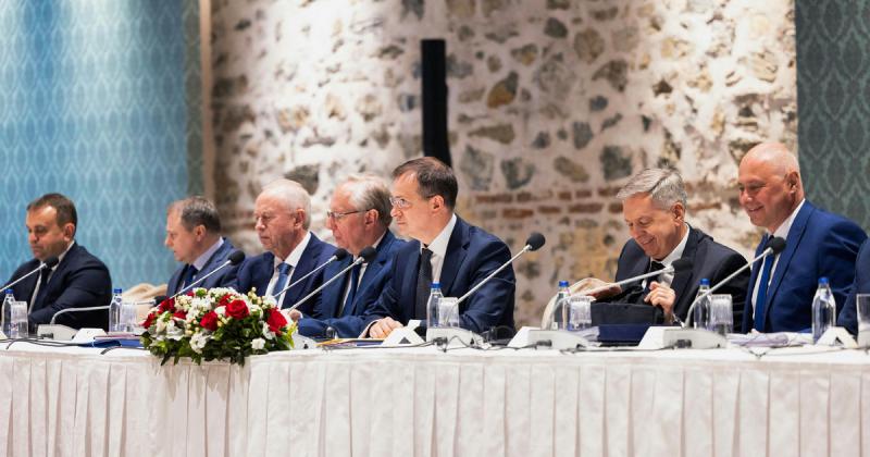 Ki irányítja valójában az orosz-ukrán tárgyalások színpadát: Trump meglepő lépései vagy Putyin ravasz taktikái?