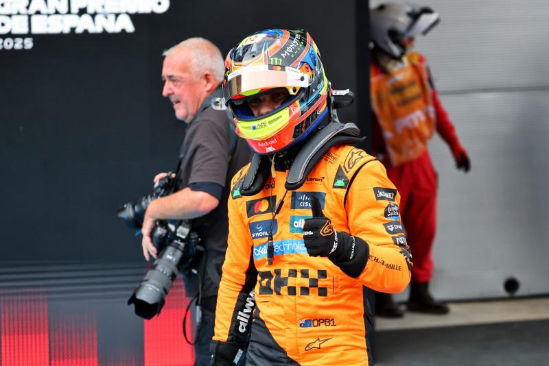 Piastri dominálta a Barcelonai versenyt, így a McLaren csapata egy lenyűgöző 1-2-es eredményt ért el. Az izgalmas hajrában Leclerc is felkapaszkodott a dobogóra, így igazán emlékezetes versenyt láthattunk az M4 Sport közvetítésében.