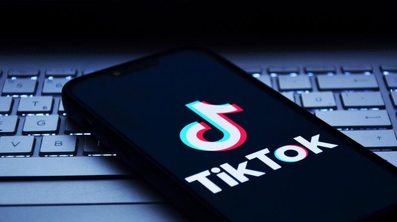 Letartóztatták azt a férfit, aki egy TikTok-videó segítségével rábírta a kétgyermekes édesanyát, hogy gyújtsa fel magát.