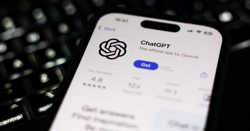 A ChatGPT váratlan leállása sok felhasználót sokkolt, és pánik kezdett terjedni a közösségi médiában. De vajon mi állhat a háttérben? Talán technikai problémák, vagy esetleg egy frissítés, amely nem ment végbe zökkenőmentesen? Az emberek találgatnak, és a