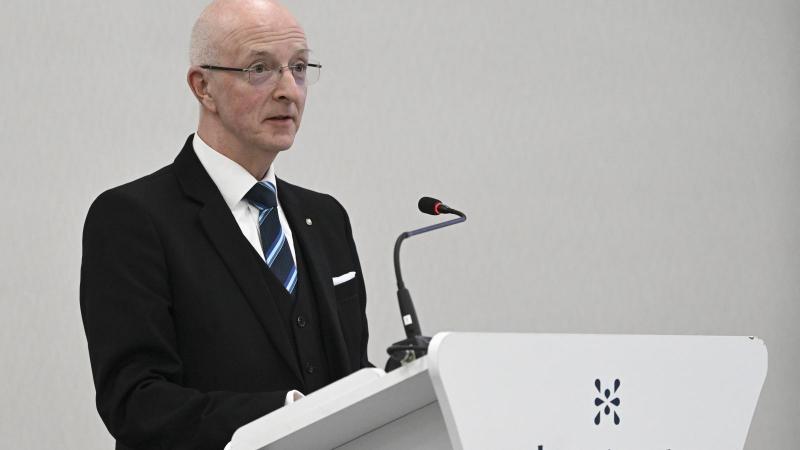 Jogerős ítélet született: Varga Zs. András jogellenesen függesztette fel a kúriai tanács elnökét.