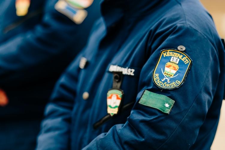 Országos Határrendészeti Jelentés: Az Államhatárok Védelme és Ellenőrzése

Ez a dokumentum az ország határainak védelméről és a rendészeti intézkedésekről nyújt átfogó képet. Célunk, hogy bemutassuk a legfrissebb statisztikákat, intézkedéseket és kihíváso