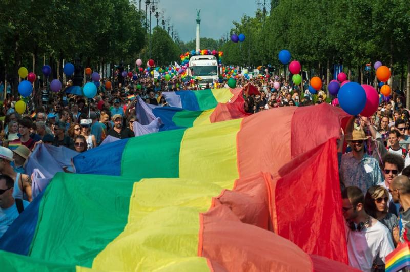 Tuzsonék véleménye szerint, ha a Pride-ot a lovak világában szervezték volna meg, akkor a követségek figyelmeztetése is feleslegessé vált volna.