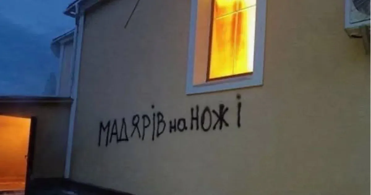 Rácz András véleménye alapján a magyar kormány esetleg érintett lehet a kárpátaljai templomok megrongálásában, míg Menczer Tamás úgy nyilatkozott, hogy ez a kijelentés 