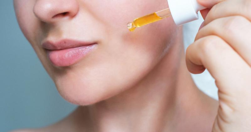 Fokozzák a kollagéntermelést és csökkentik a pigmentfoltok megjelenését – Fedezd fel a legjobb C-vitaminos szérumokat, és nézd meg az árakat!