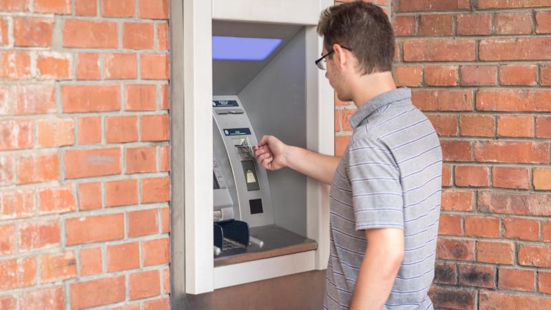 A nyaralások során sok magyar számára váratlanul jelentkezik egy rejtett költség, amely jelentősen csökkentheti a vakáció élvezetét. Sokan csak hazatérve döbbennek rá, hogy mennyit is vesztettek el pénzügyileg. - Pénzcentrum