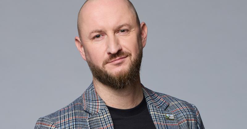 Egy napra korlátozódott a politikai elemző tartózkodása az RTL műsorában, mivel Hajdú Péter miatt távoznia kellett.