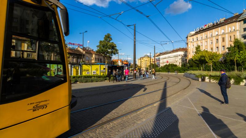 Ismételten felütötte fejét a hazai parkolási botrányok koronázatlan királya: Kern András képtelen megállni, és a figyelem középpontjába kerül. - Pénzcentrum