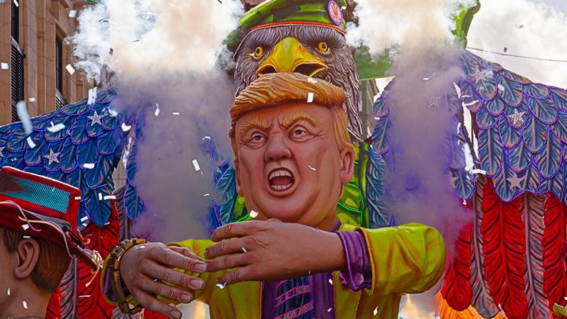 Donald Trump viselkedése egyre inkább aggasztóvá válik, és már a közvetlen környezete is kezd félni a következményektől. Az események alakulása azt mutatja, hogy ez a helyzet nem tartható sokáig, és a következmények súlyosak lehetnek. - Pénzcentrum