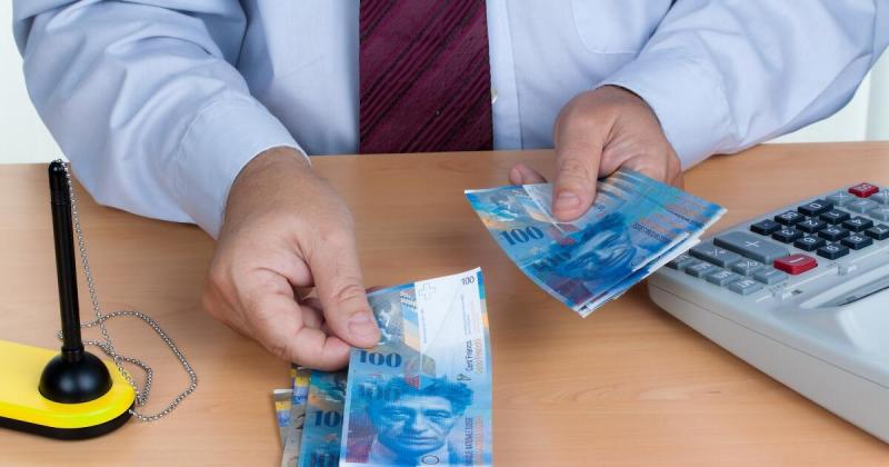 A péntek reggelje kedvező fordulatot hozott a forint számára.