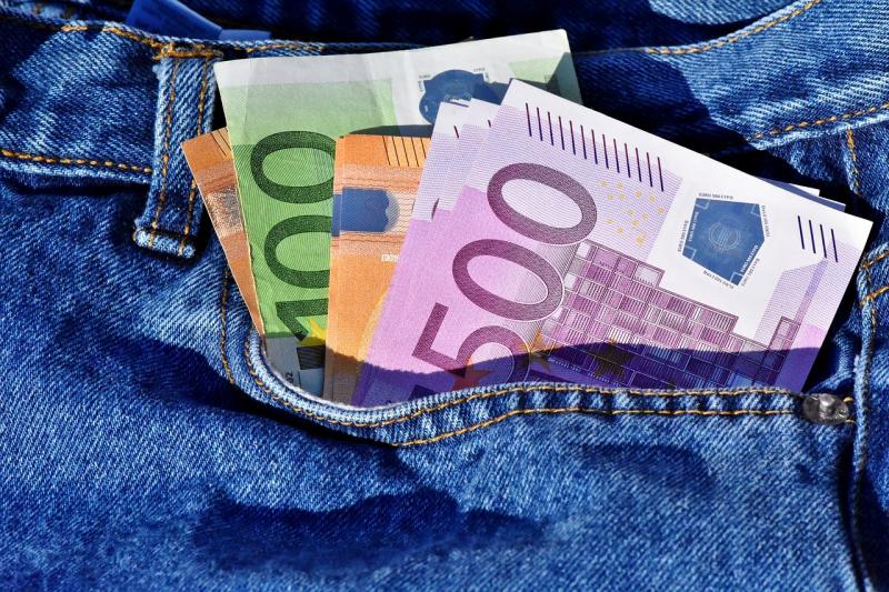 Rendkívül rafinált módszerrel csaltak ki 55 ezer eurót egy 38 éves férfitól!