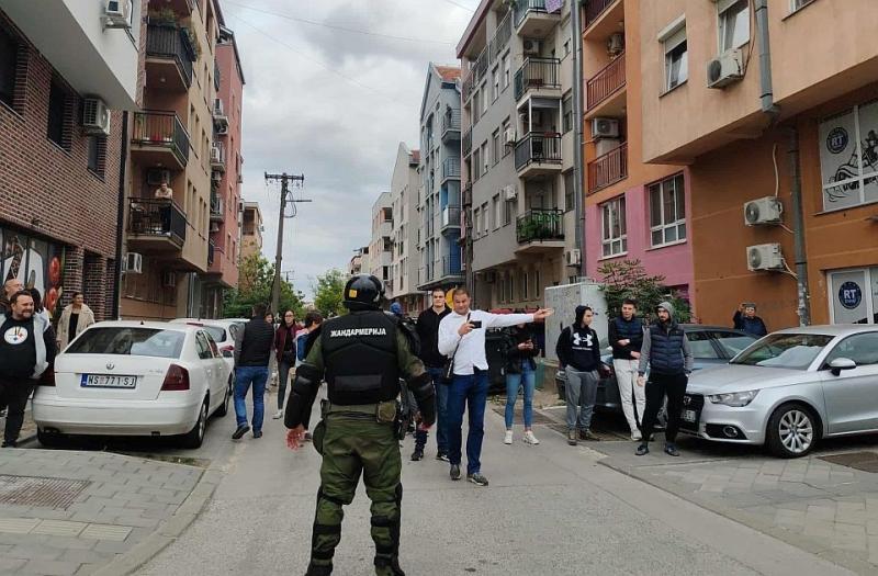 Két tábor demonstrációja Újvidéken: A csendőrség erőszakos közbelépése | Vajdaság MA
